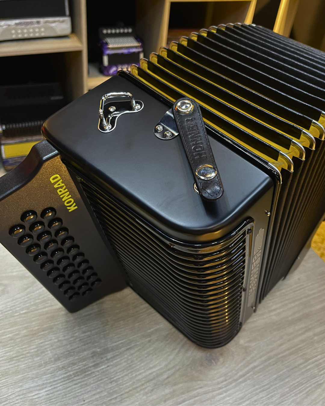 ACORDEON HOHNER COMBO REY BLACK & YELLOW