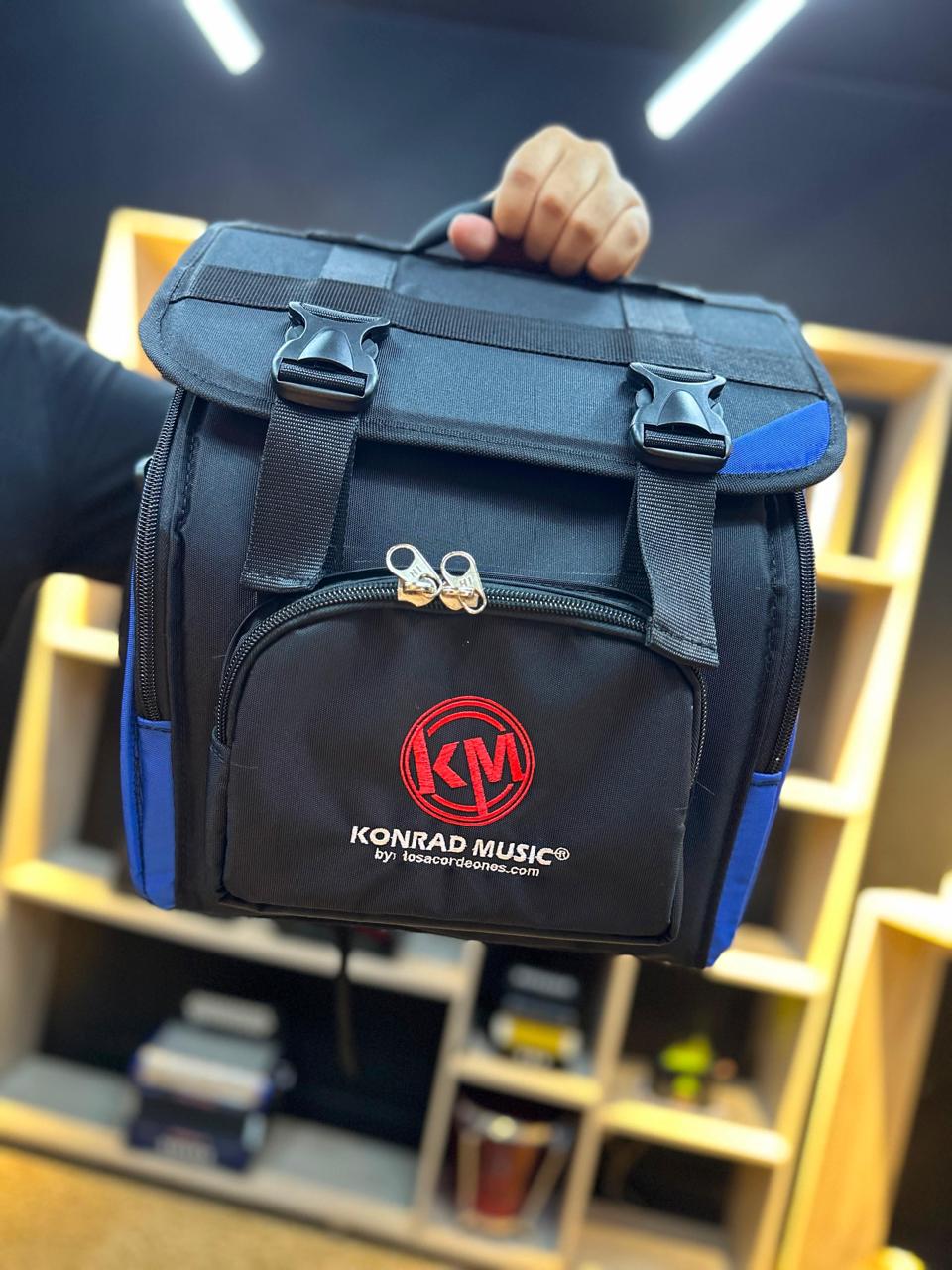 ESTUCHE KONRAD  SEMI DURO ACORDEON  NEGRO AZUL